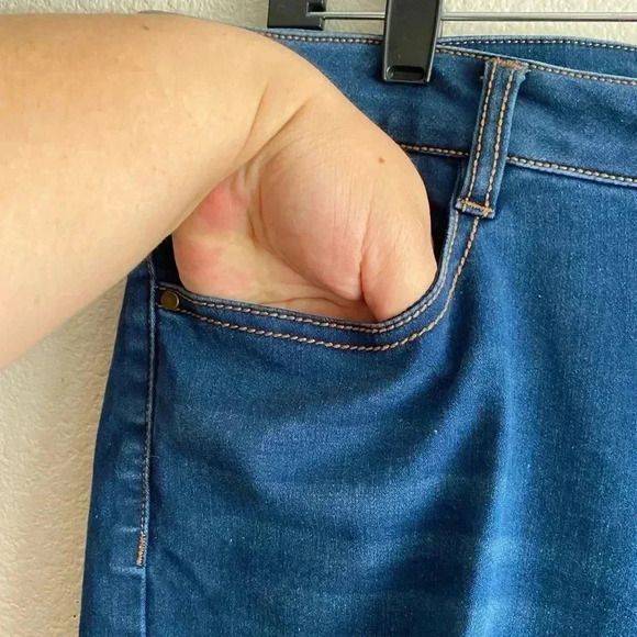 Cayon River Blues Preowned Plus-size Capris 16 - Picture 3 of 11